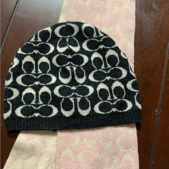 Coach Sweater Beanie & Scarf- authentic - Picture 5 of 5